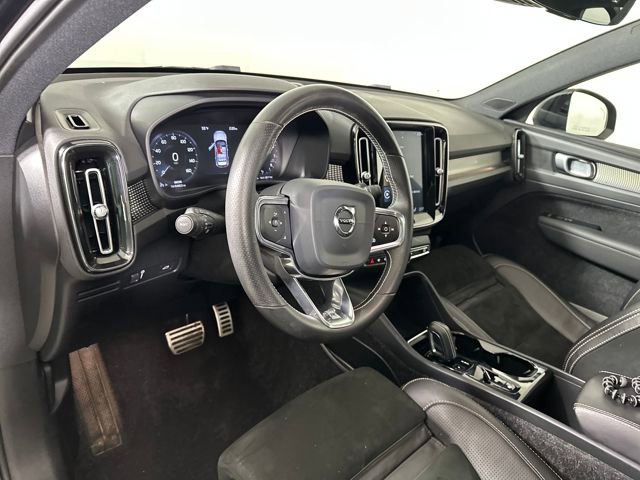 Used 2020 Volvo XC40 T5 R-Design w/ Protection Package Premier image 13