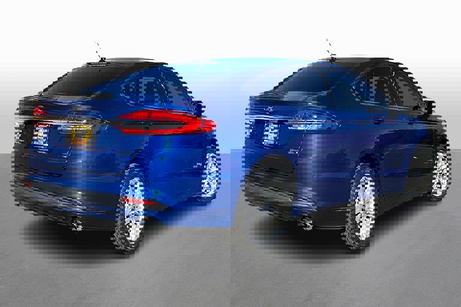 Used 2018 Ford Fusion S image 2