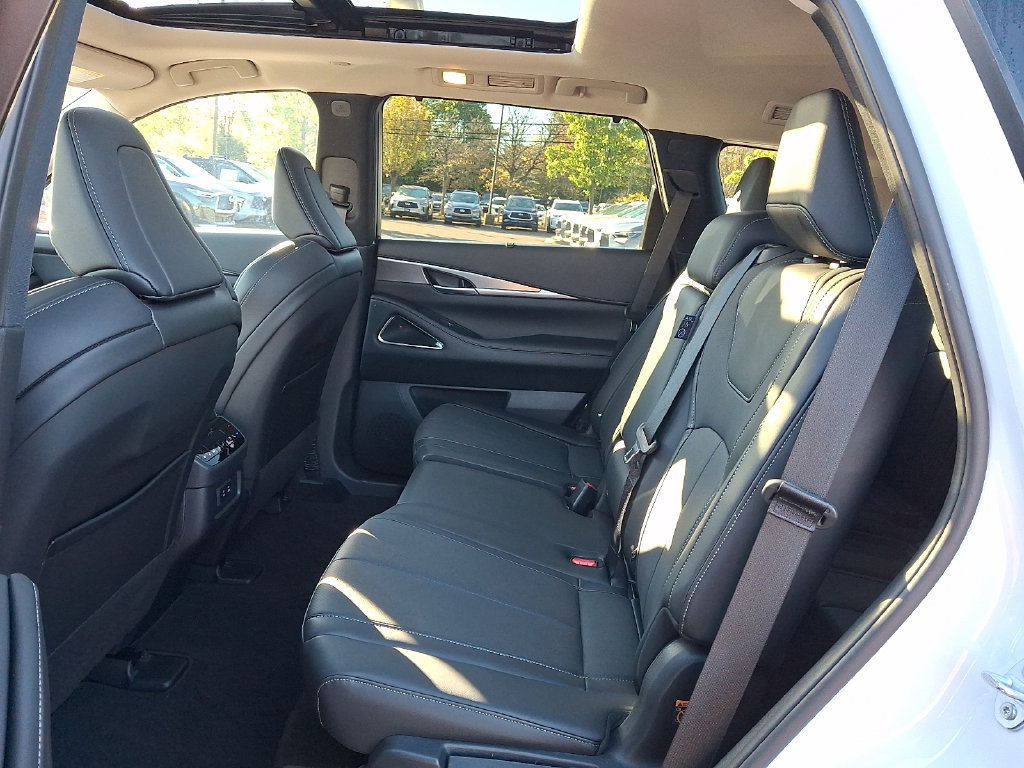 Certified 2026 INFINITI QX60 Luxe w/ Cargo Package AWD/4WD image 11