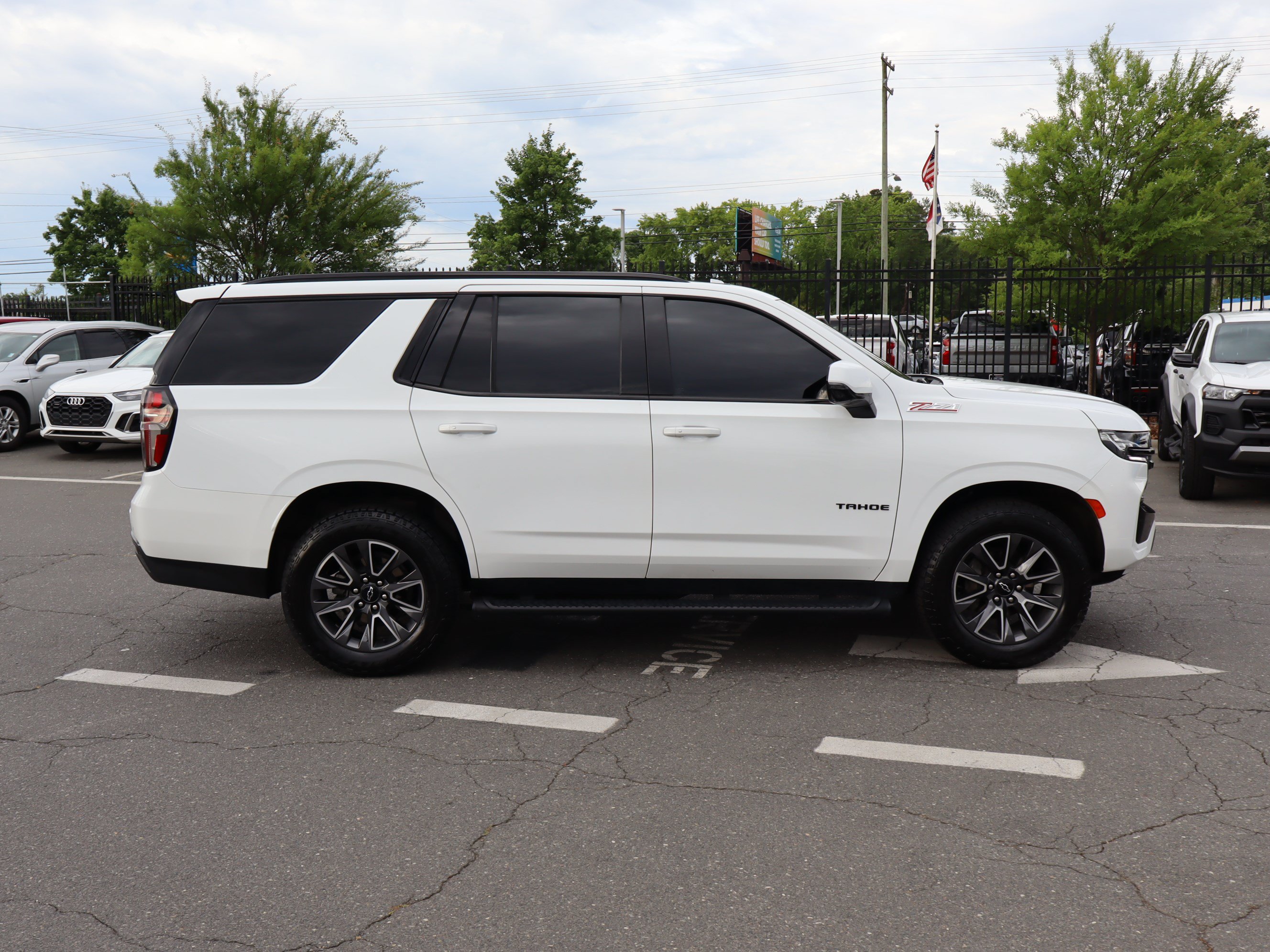 Used 2023 Chevrolet Tahoe Z71 w/ Luxury Package AWD/4WD image 11