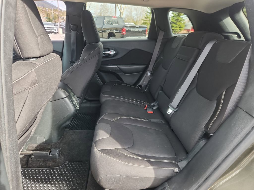 Used 2015 Jeep Cherokee Latitude w/ Comfort/Convenience Group AWD/4WD image 24