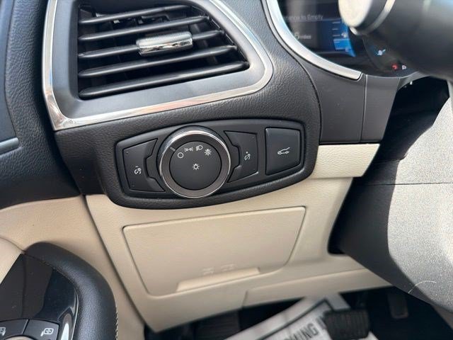Used 2018 Ford Edge Titanium w/ Equipment Group 301A AWD/4WD image 30