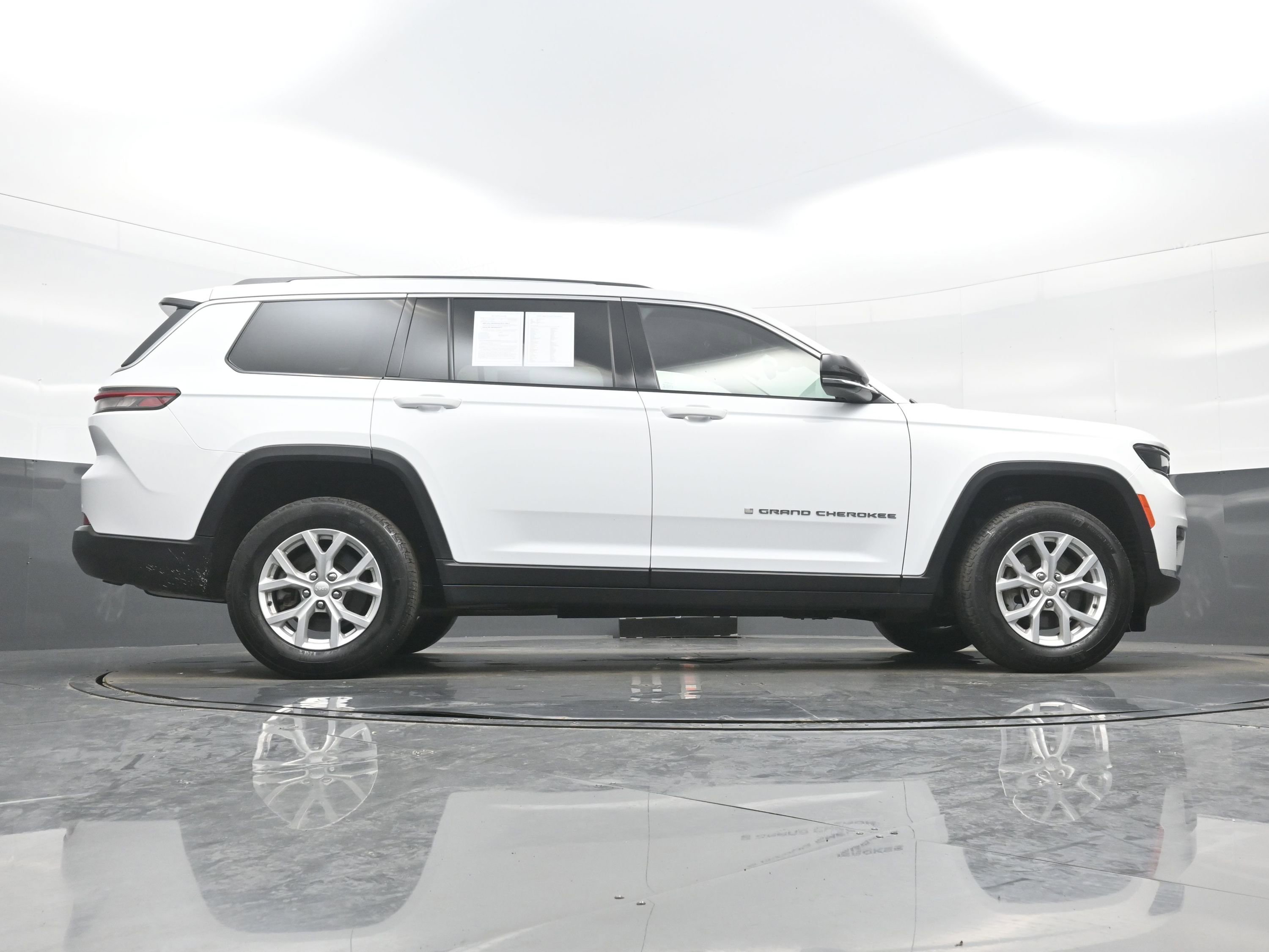 Used 2023 Jeep Grand Cherokee L Limited image 32