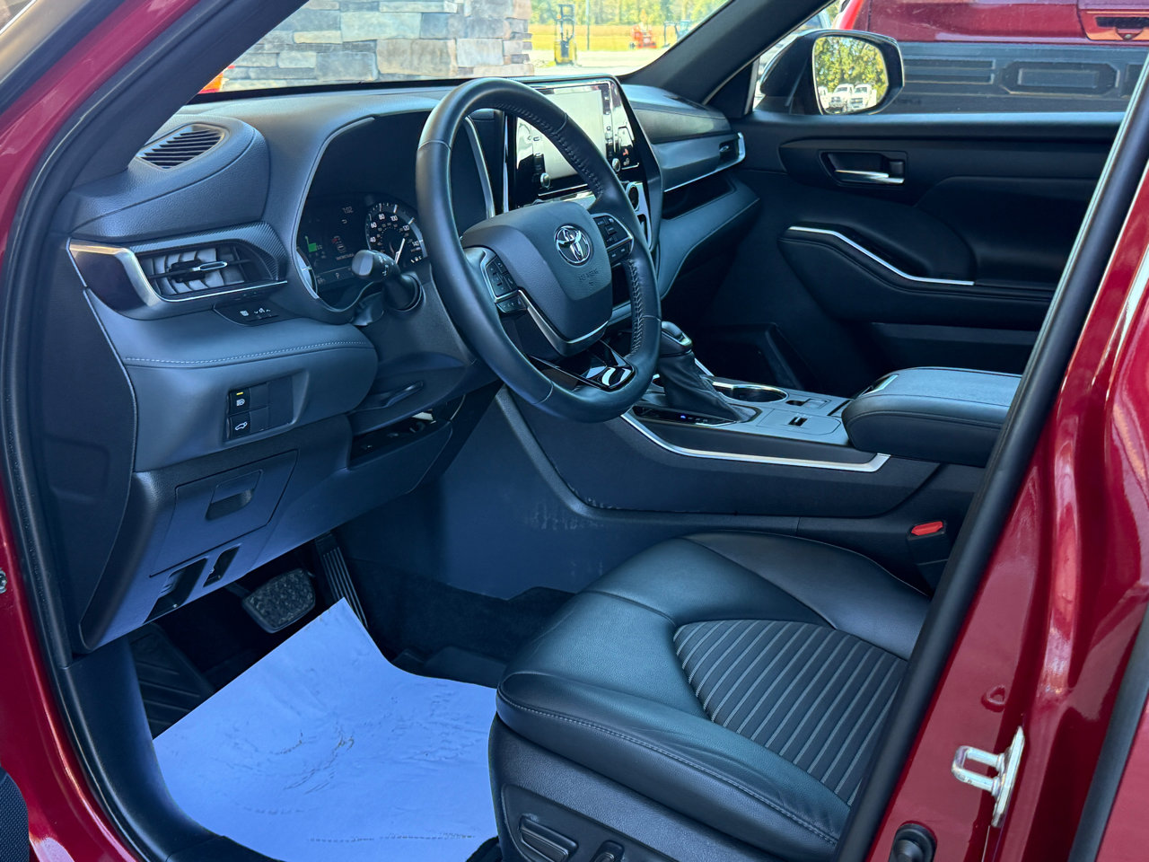 Used 2021 Toyota Highlander XSE image 9