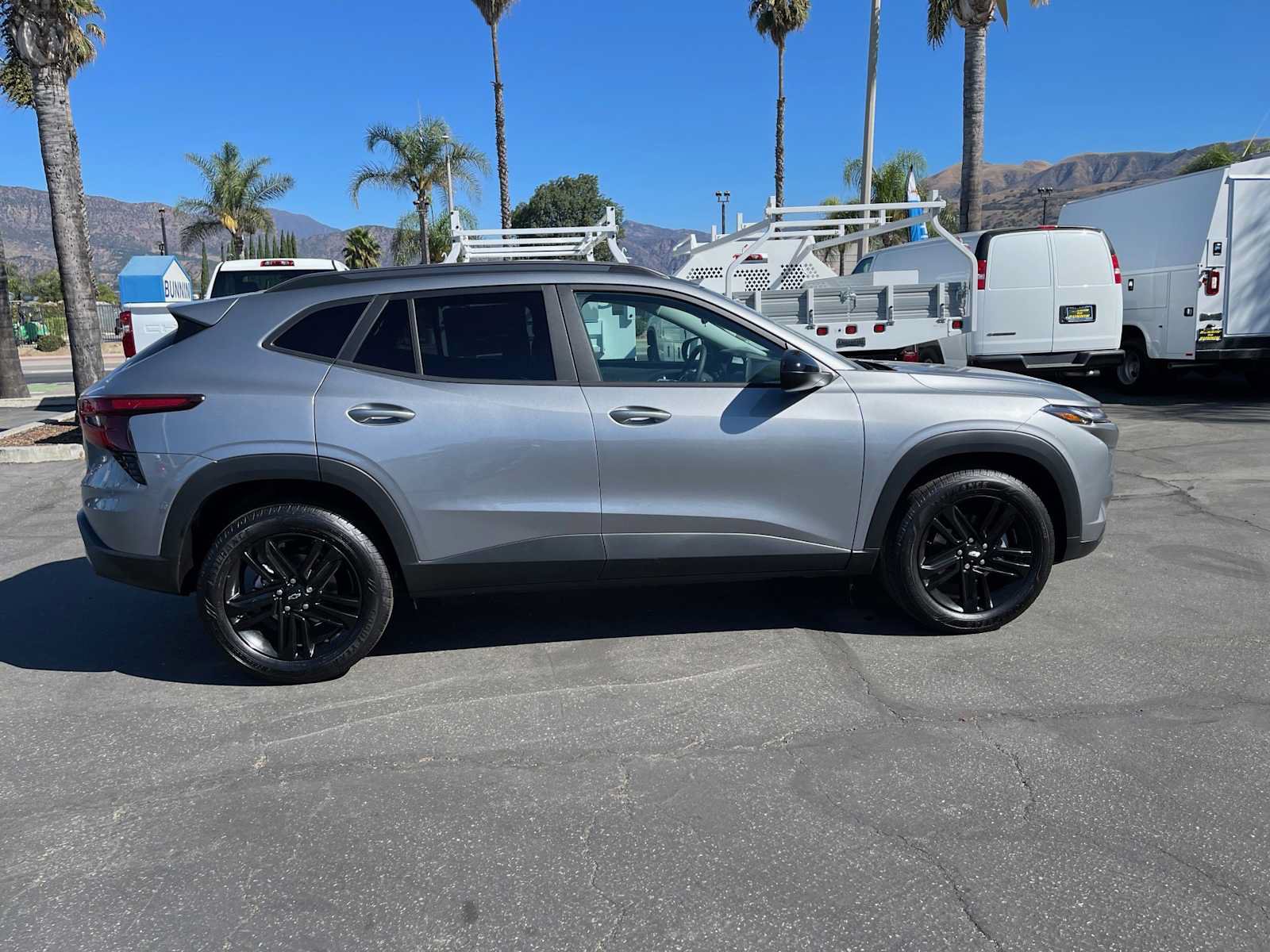 Used 2025 Chevrolet Trax ACTIV FWD image 9