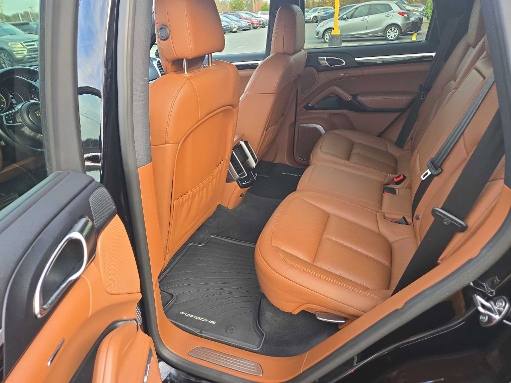 Used 2017 Porsche Cayenne Platinum Edition image 30
