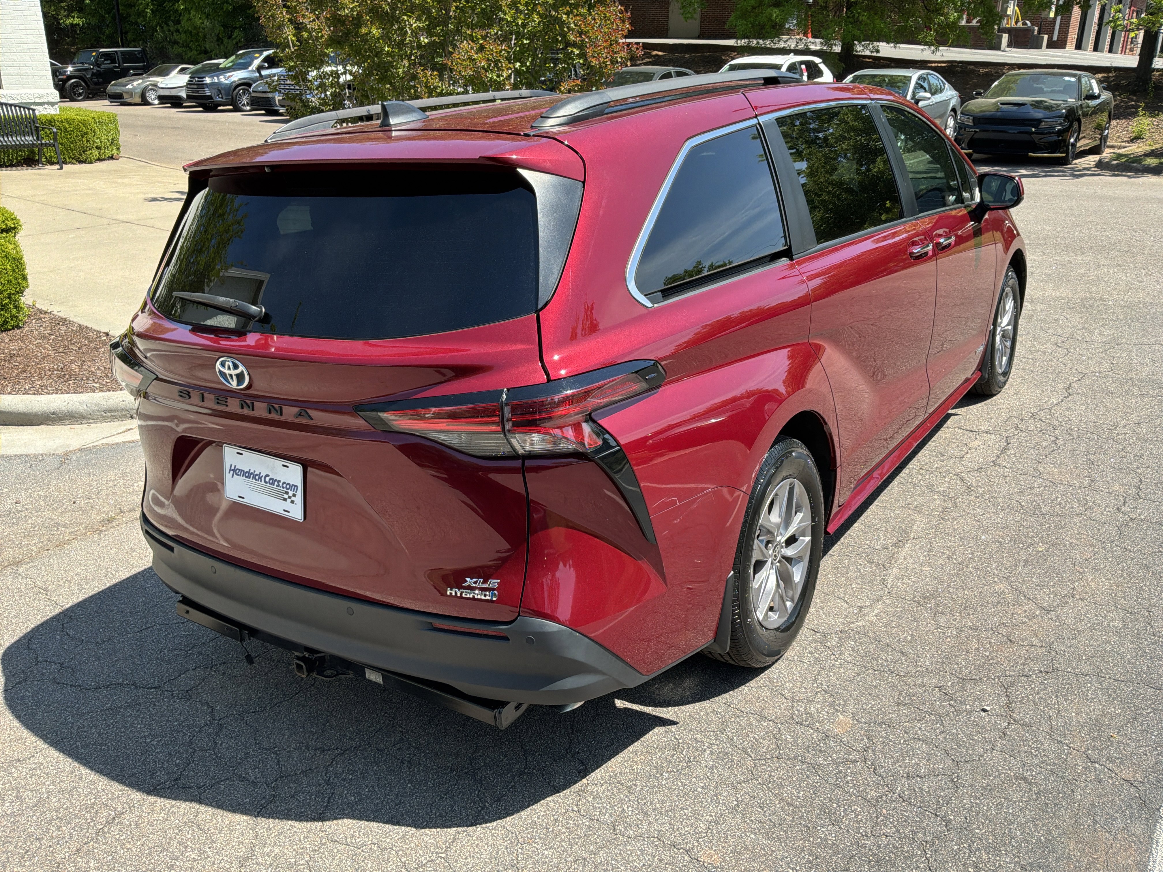 Used 2021 Toyota Sienna XLE image 10