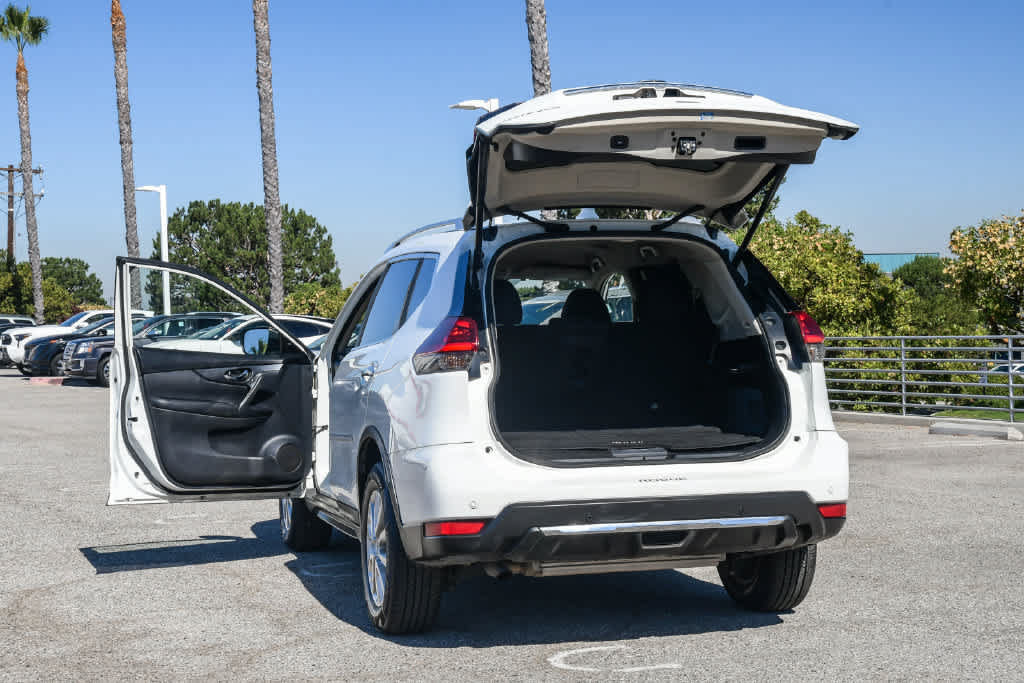 Used 2020 Nissan Rogue SV FWD image 59