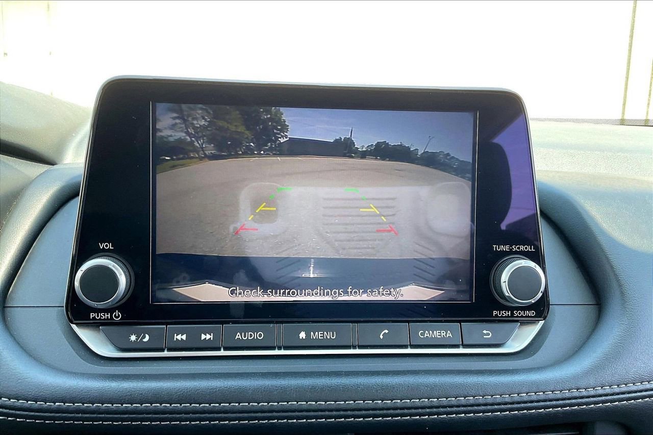 Used 2024 Nissan Rogue S FWD image 14