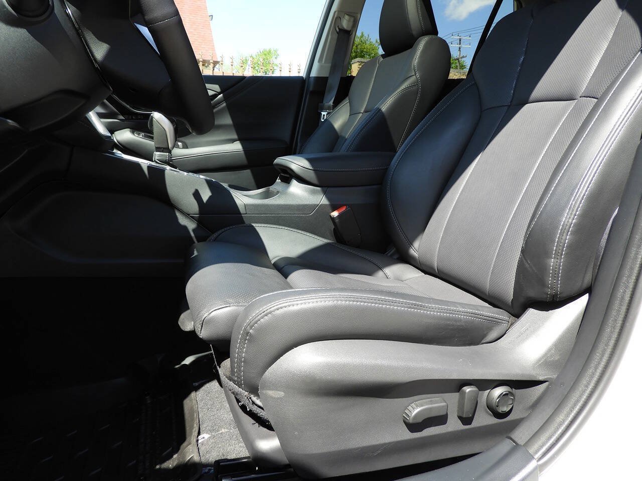 Used 2025 Subaru Outback Limited AWD/4WD image 16