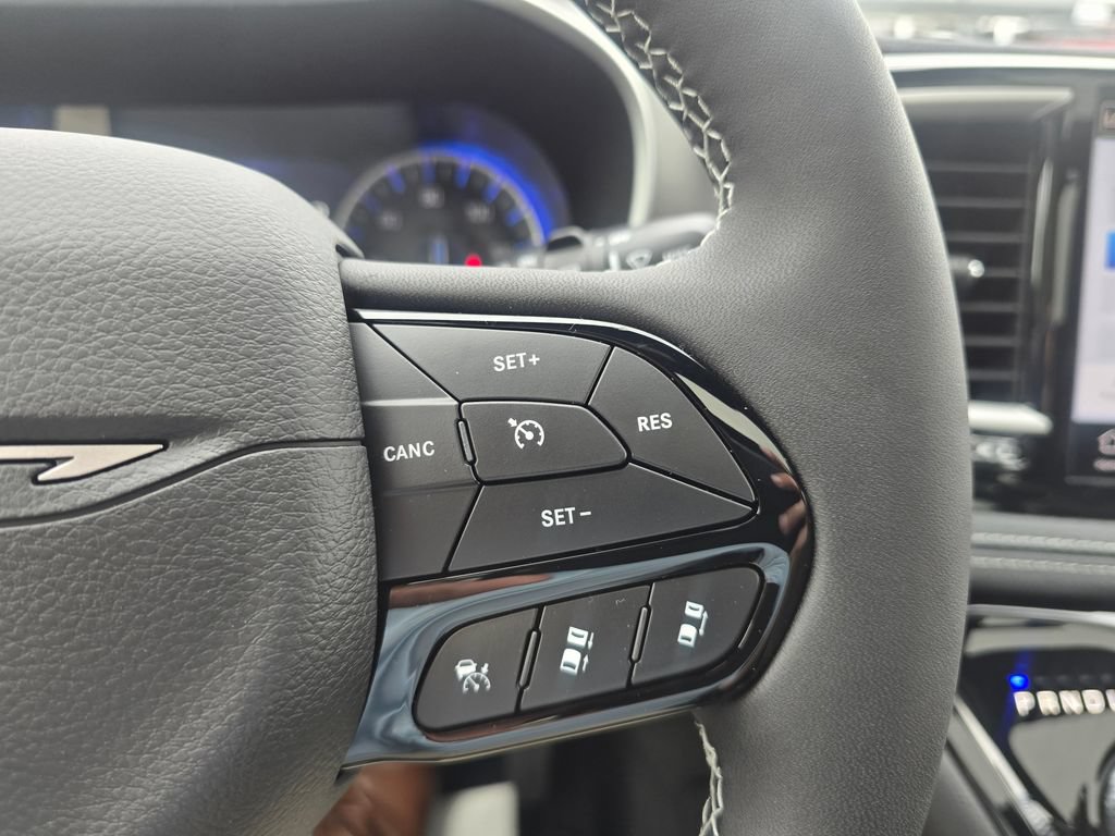 New 2027 Chrysler Pacifica Limited AWD/4WD image 16
