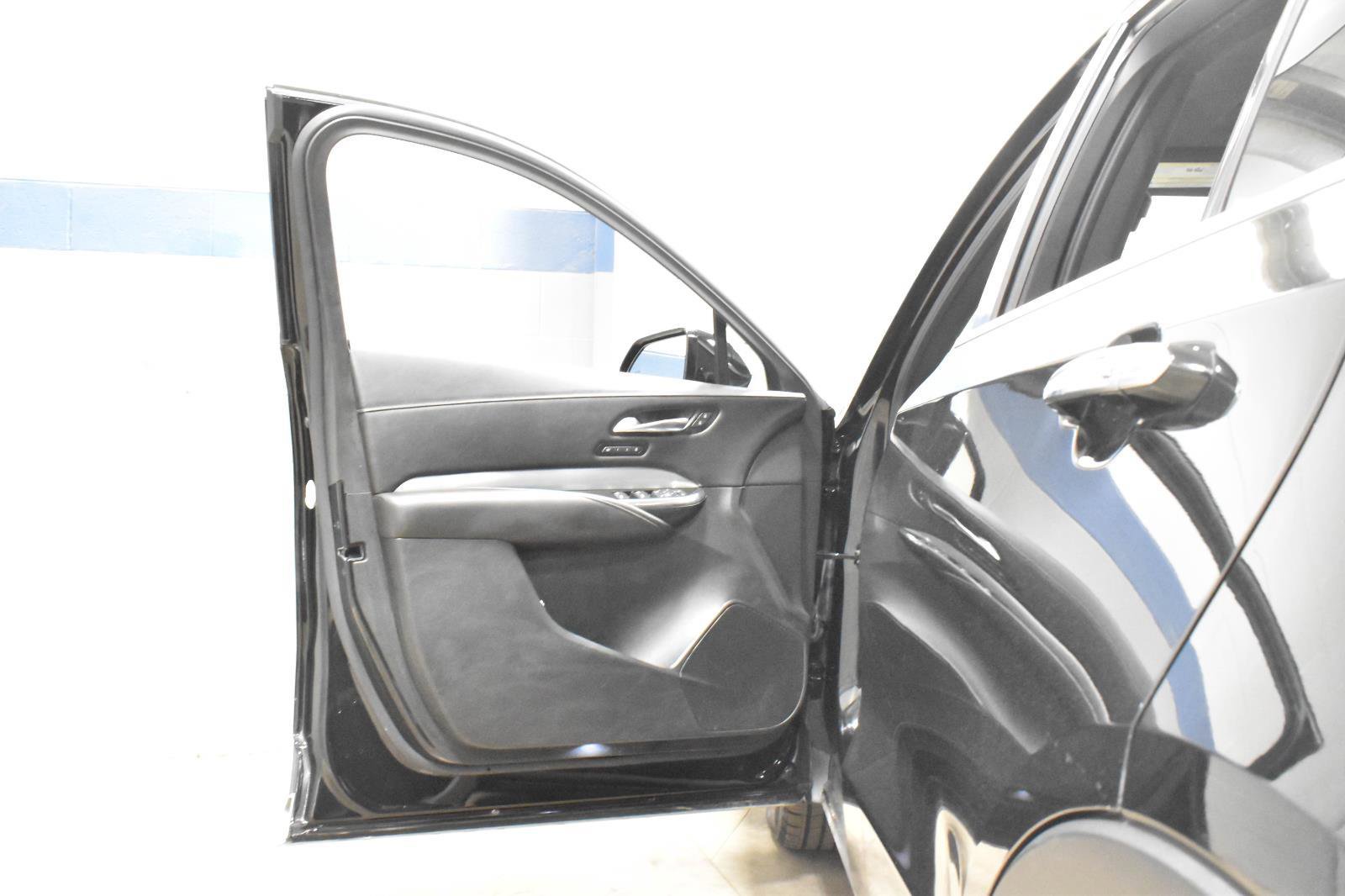 Used 2020 Cadillac XT4 Premium Luxury image 11