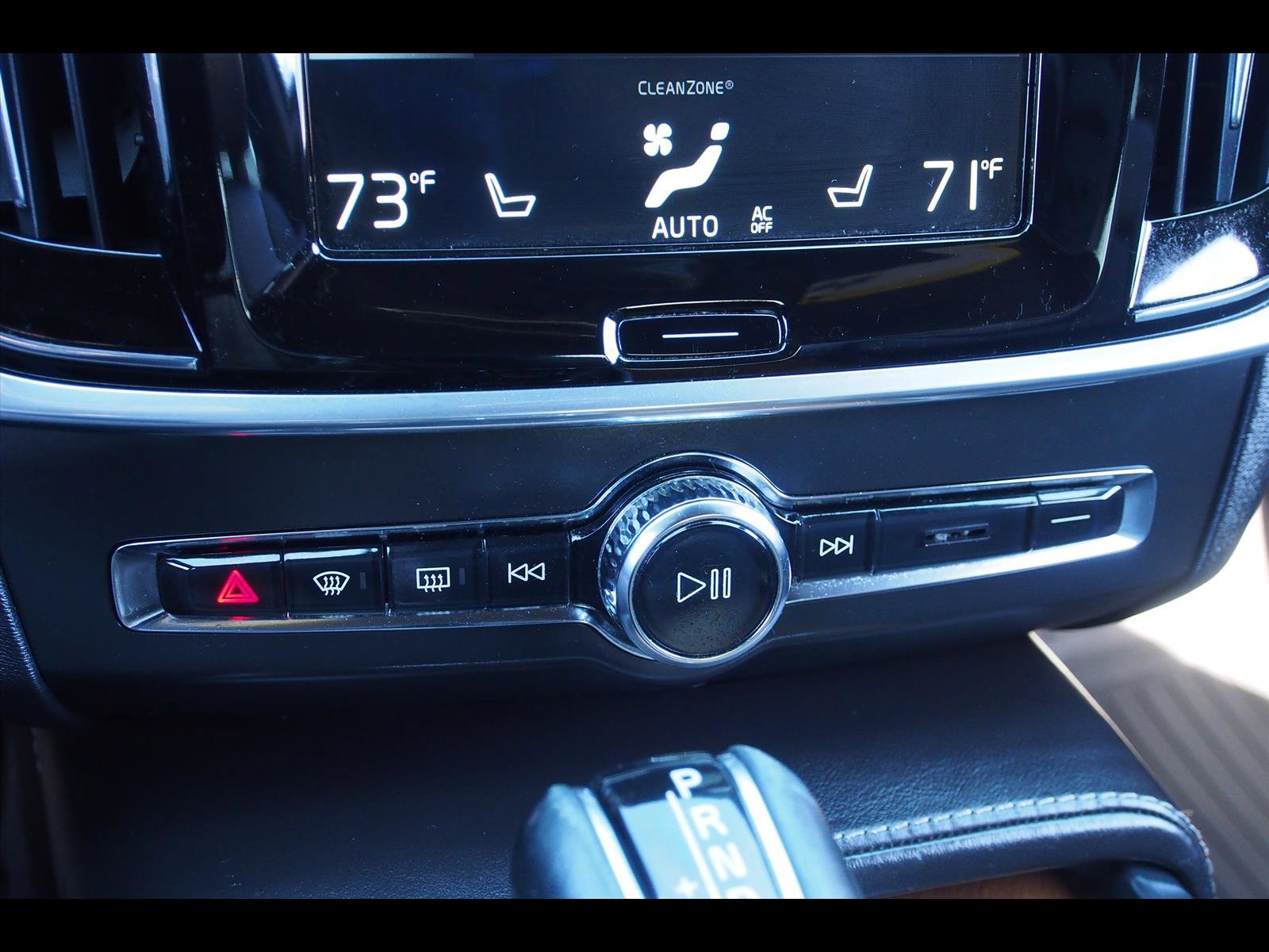 Used 2017 Volvo S90 T6 Inscription w/ Vision Package image 28