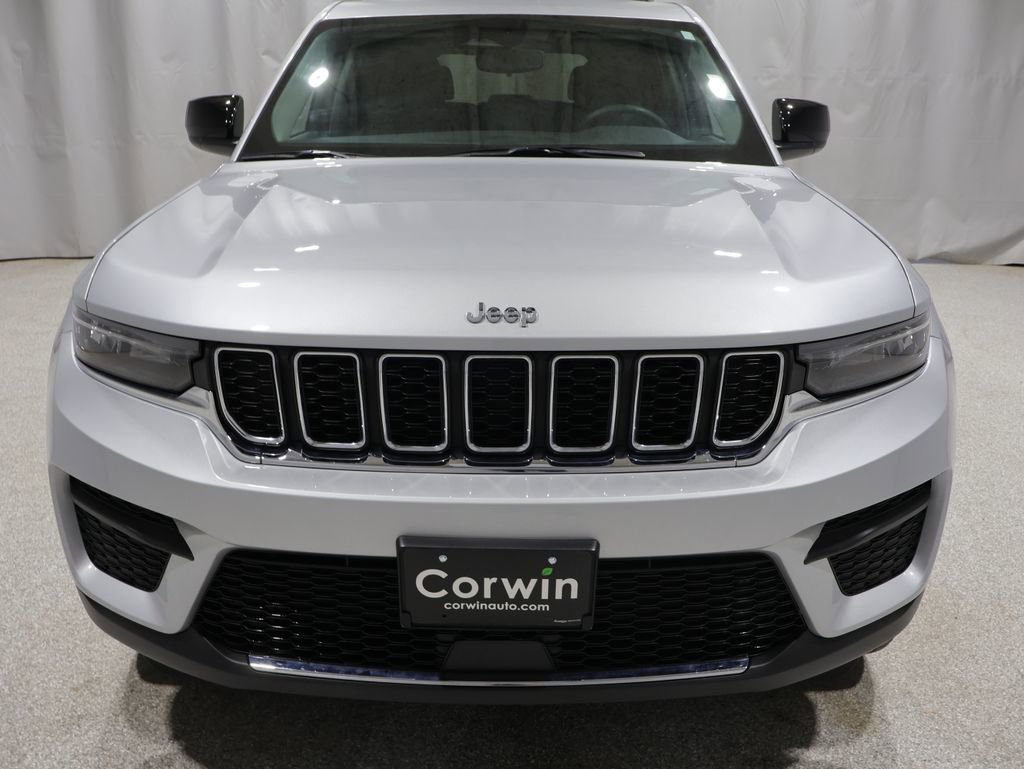 Used 2023 Jeep Grand Cherokee Laredo w/ Luxury Tech Group I AWD/4WD image 9