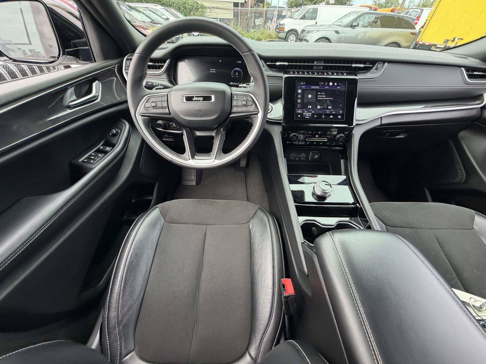 Used 2023 Jeep Grand Cherokee Altitude AWD/4WD image 13