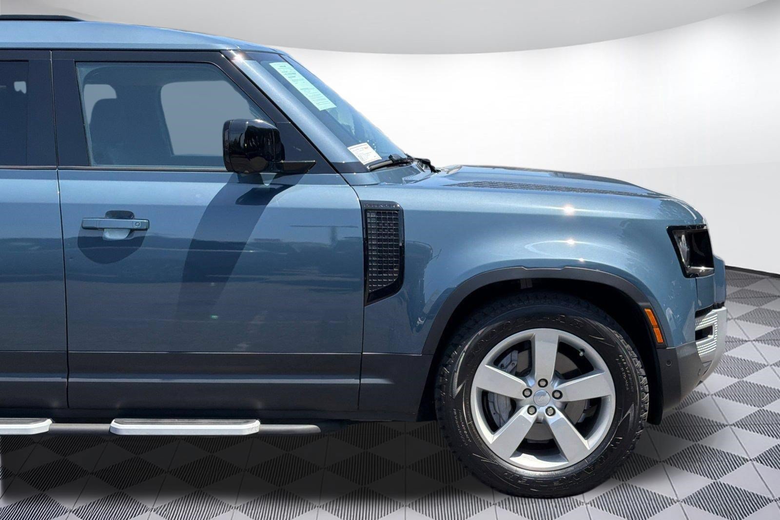 Used 2023 Land Rover Defender 110 SE AWD/4WD image 36