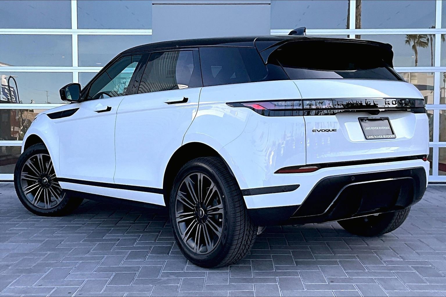New 2026 Land Rover Range Rover Evoque S image 3