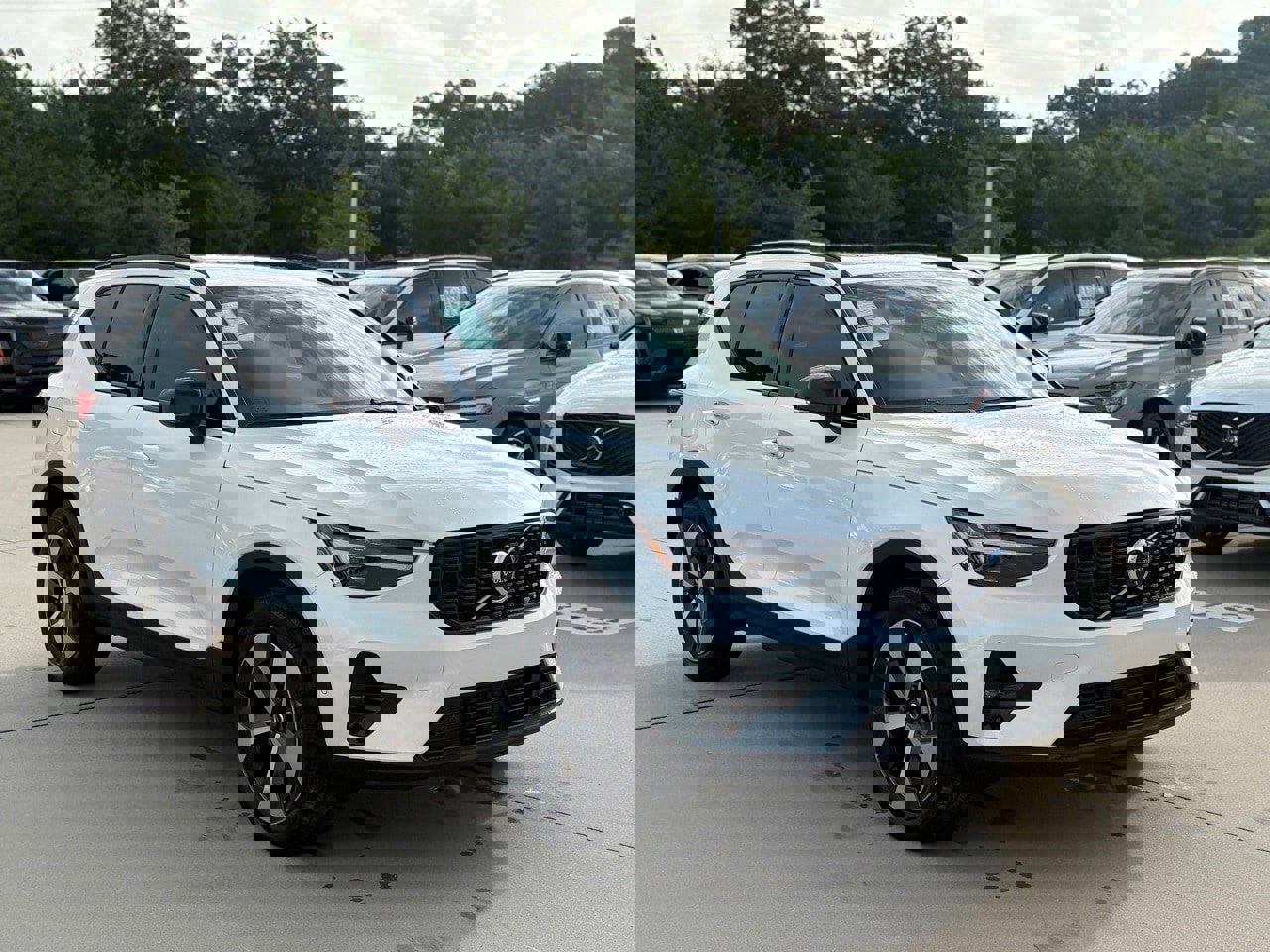 New 2026 Volvo XC40 B5 Plus w/ Protection Package Premier image 3