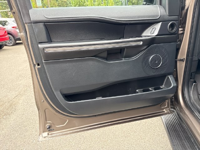 Used 2019 Ford Expedition XLT w/ Equipment Group 201A AWD/4WD image 15
