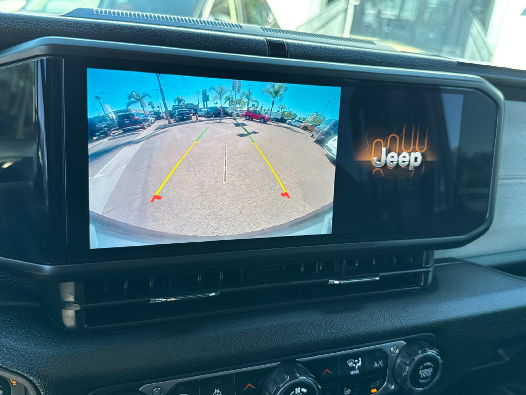 Used 2024 Jeep Wrangler Unlimited w/ Convenience Group AWD/4WD image 29