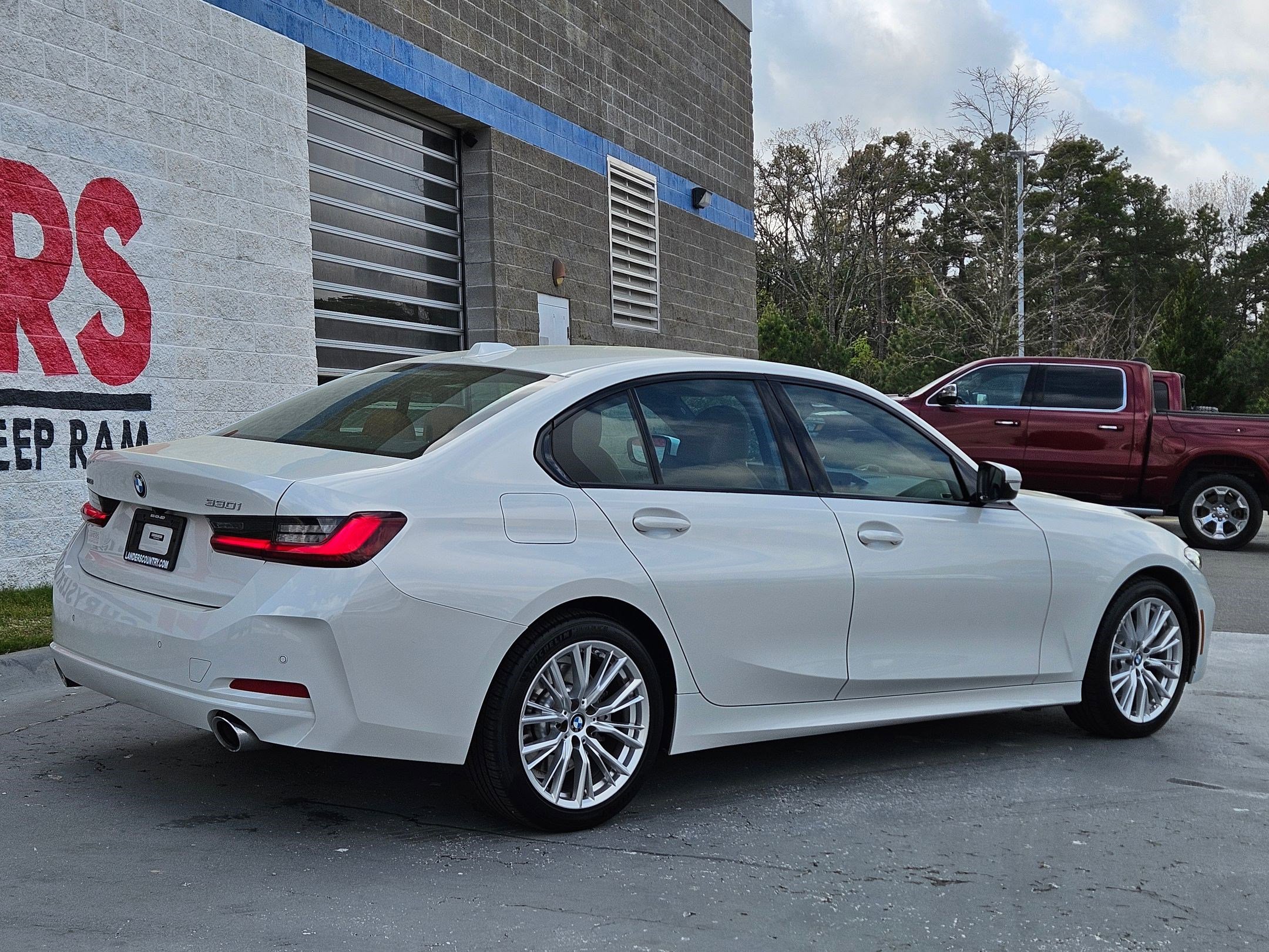 Used 2023 BMW 330i xDrive Sedan image 7