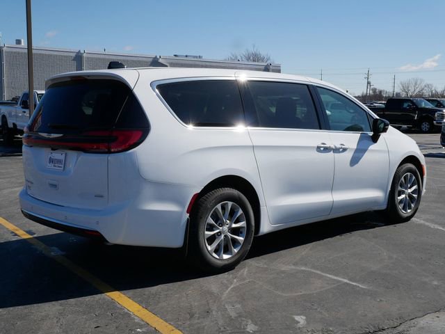 New 2026 Chrysler Pacifica Select image 7