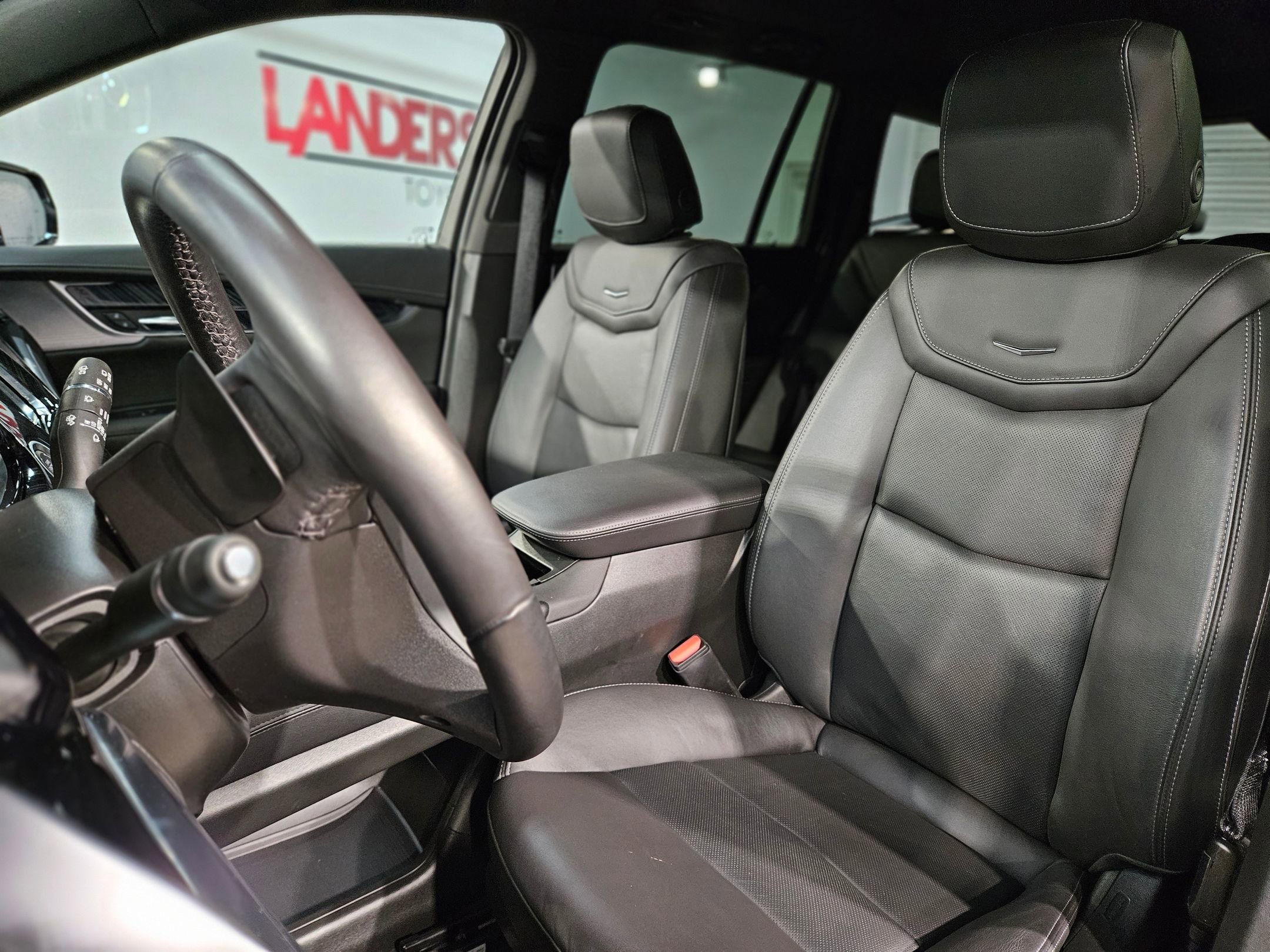 Used 2025 Cadillac XT6 Premium Luxury image 24