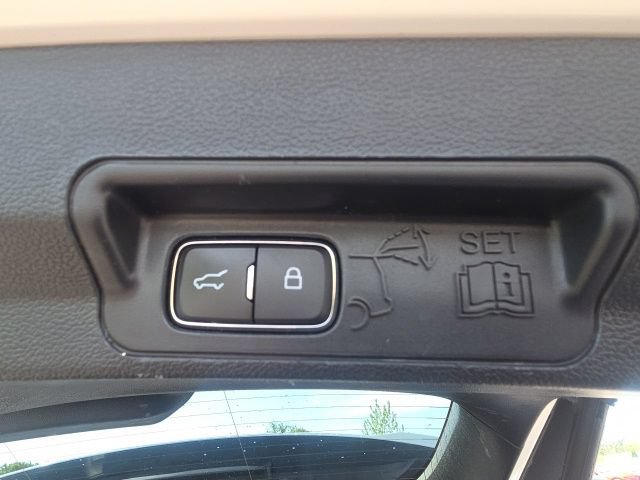Used 2020 Ford Explorer XLT w/ Equipment Group 202A AWD/4WD image 13