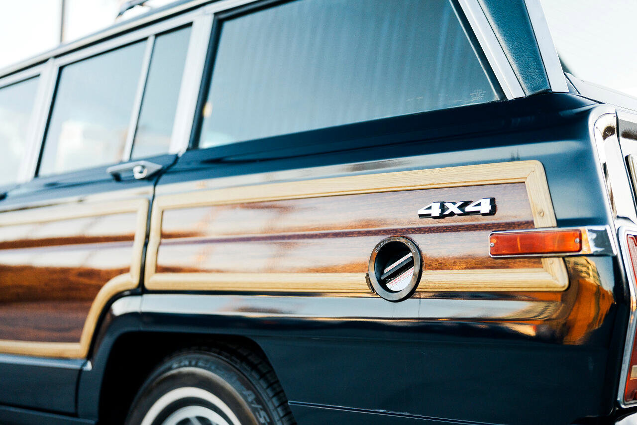Used 1987 Jeep Grand Wagoneer image 31