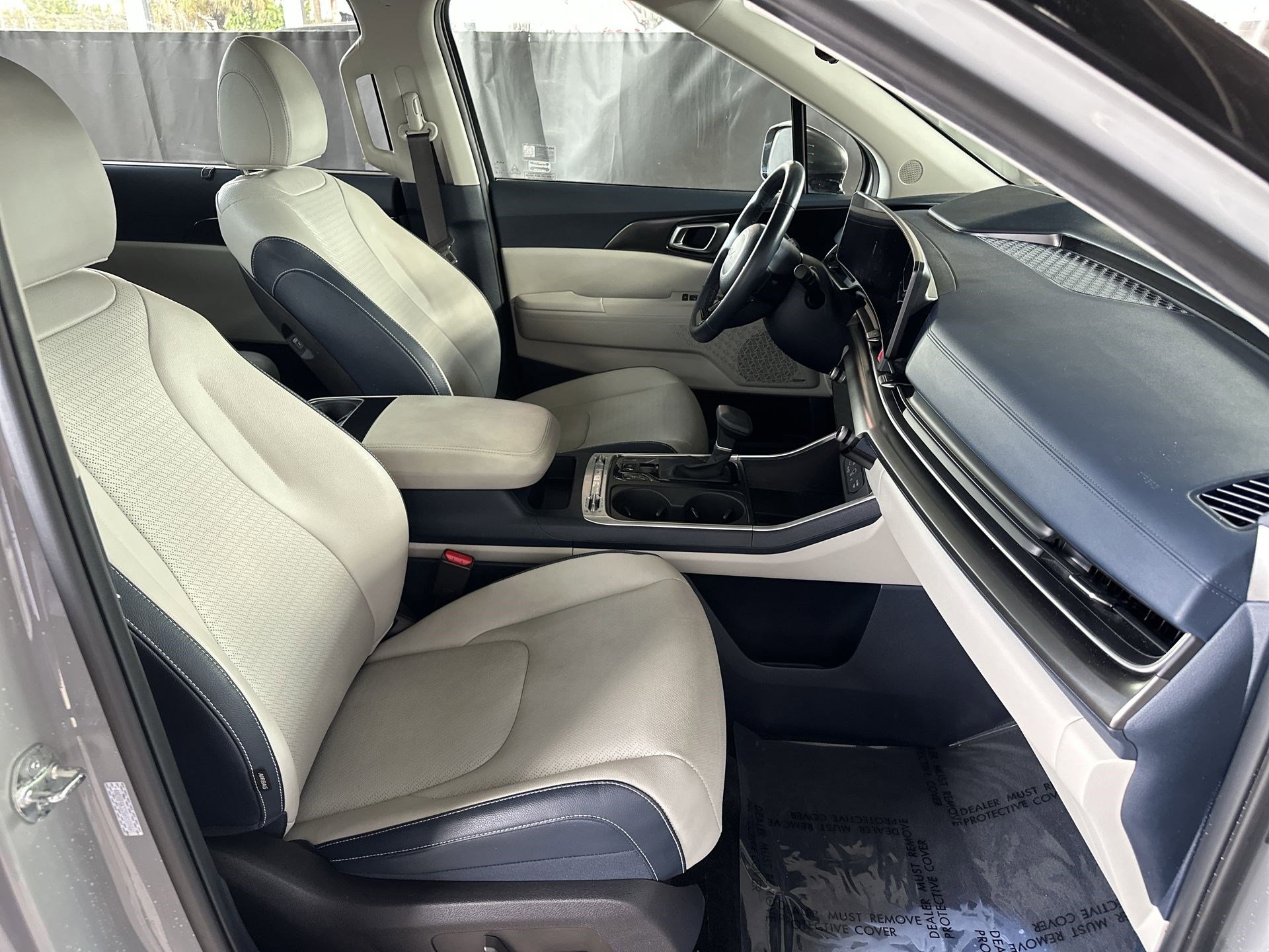 Used 2025 Kia Carnival SX Prestige image 27