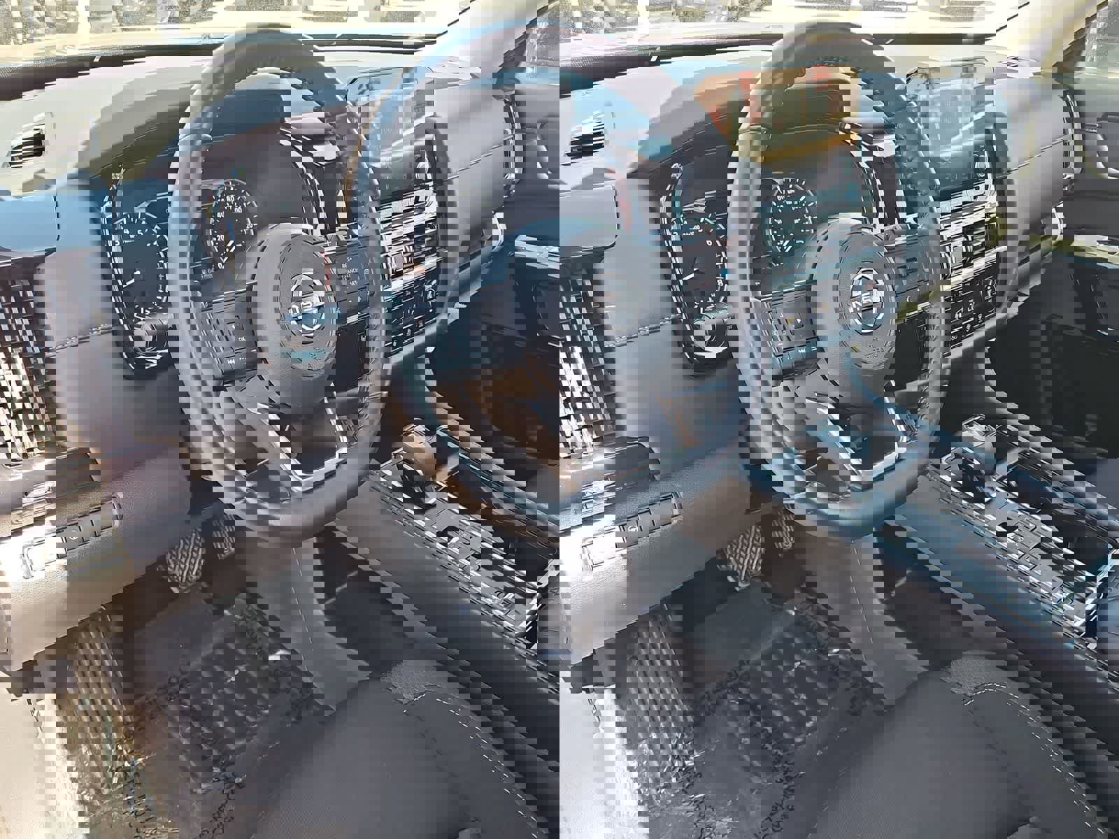 Used 2024 Nissan Pathfinder SV image 11