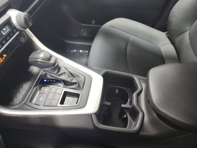 Used 2022 Toyota RAV4 LE image 30