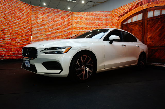 Used 2019 Volvo S60 T6 Momentum AWD/4WD image 2