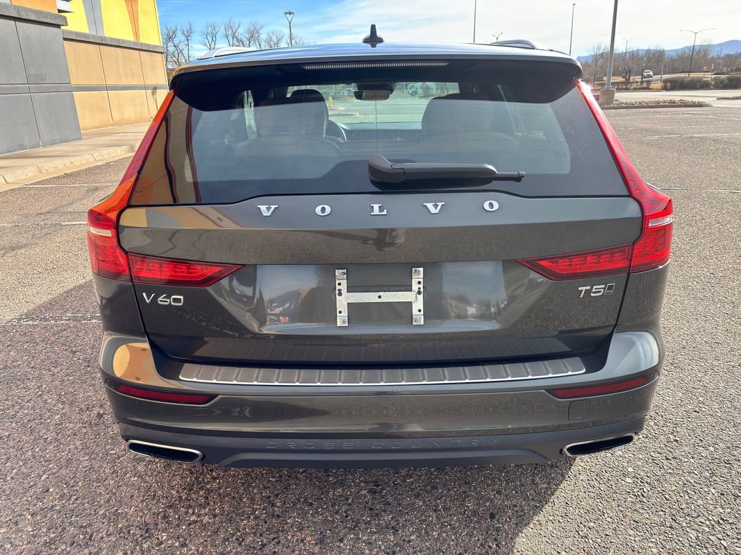 Used 2020 Volvo V60 T5 Cross Country w/ Protection Package Premier image 12