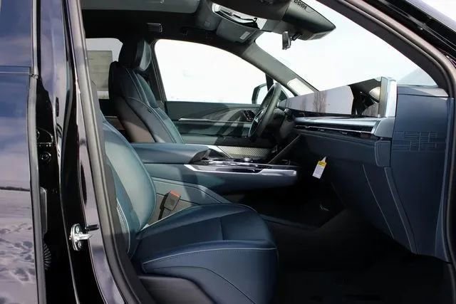 Used 2025 Cadillac Escalade IQ Sport 2 AWD/4WD image 17