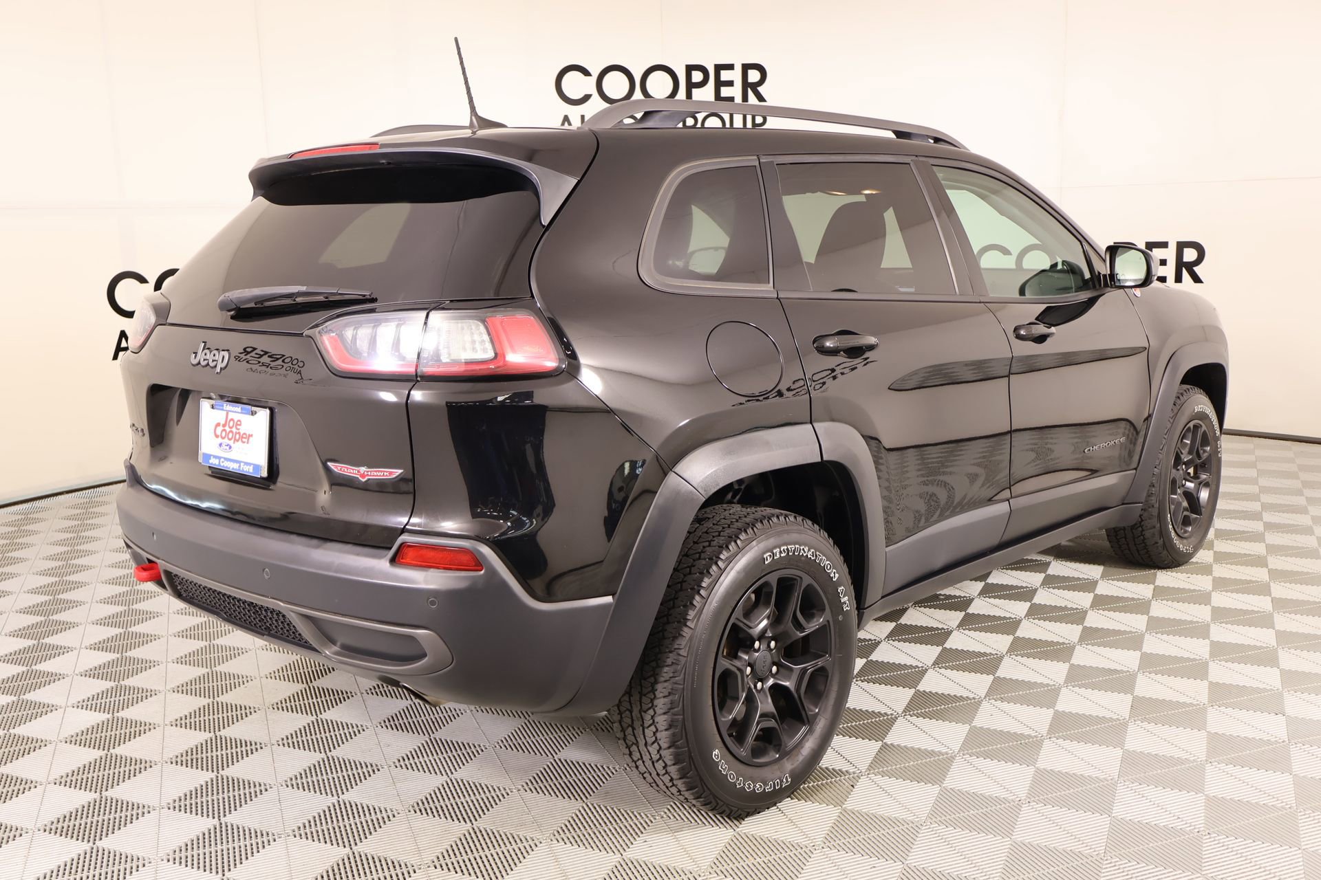 Used 2020 Jeep Cherokee Trailhawk AWD/4WD image 20