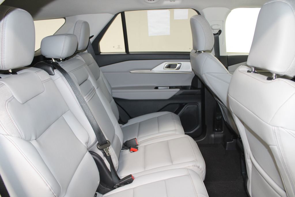 New 2026 Ford Explorer Active RWD image 31