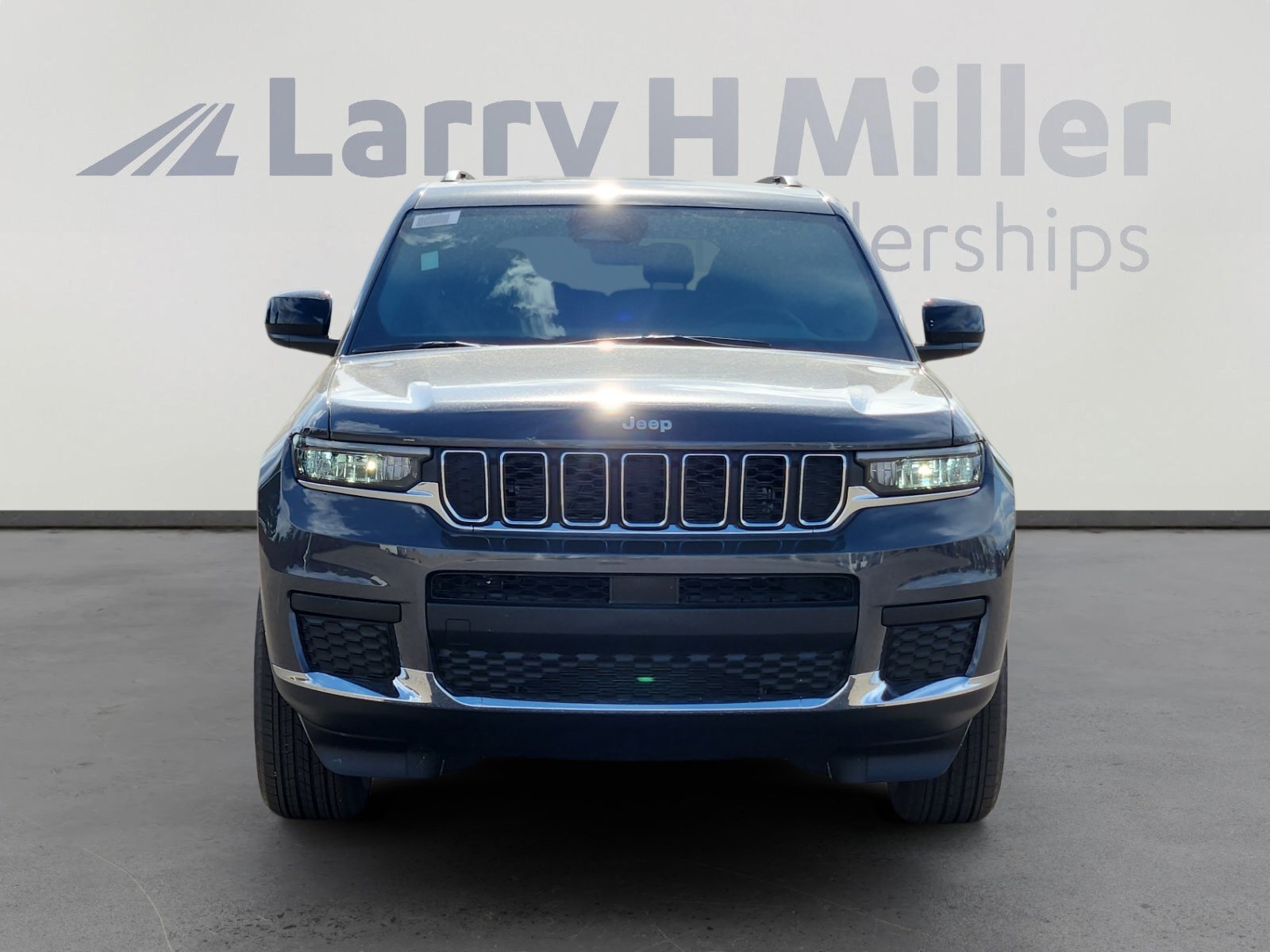 New 2026 Jeep Grand Cherokee L Laredo w/ Trailer Tow Package AWD/4WD image 9