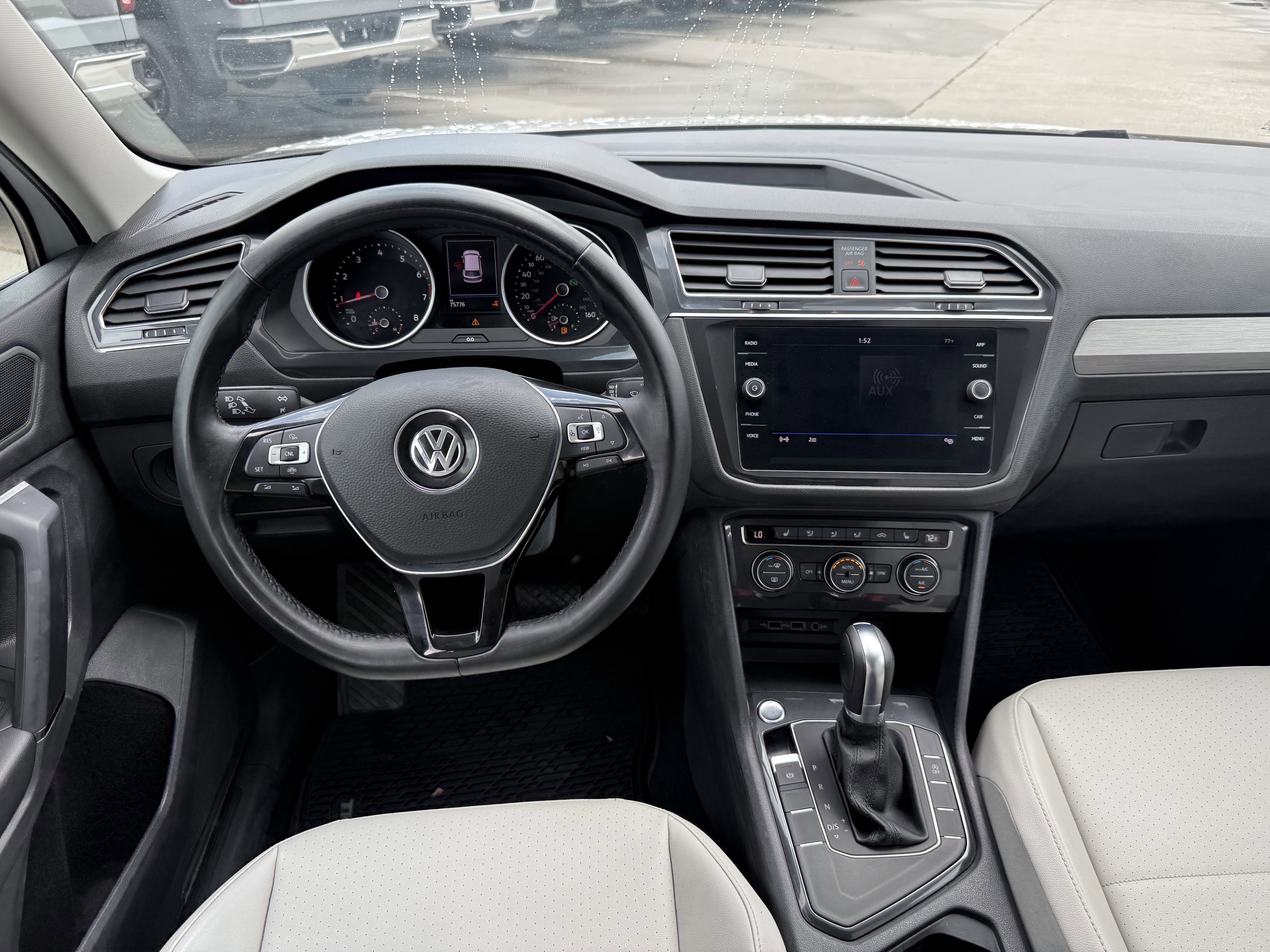 Used 2019 Volkswagen Tiguan SE image 14