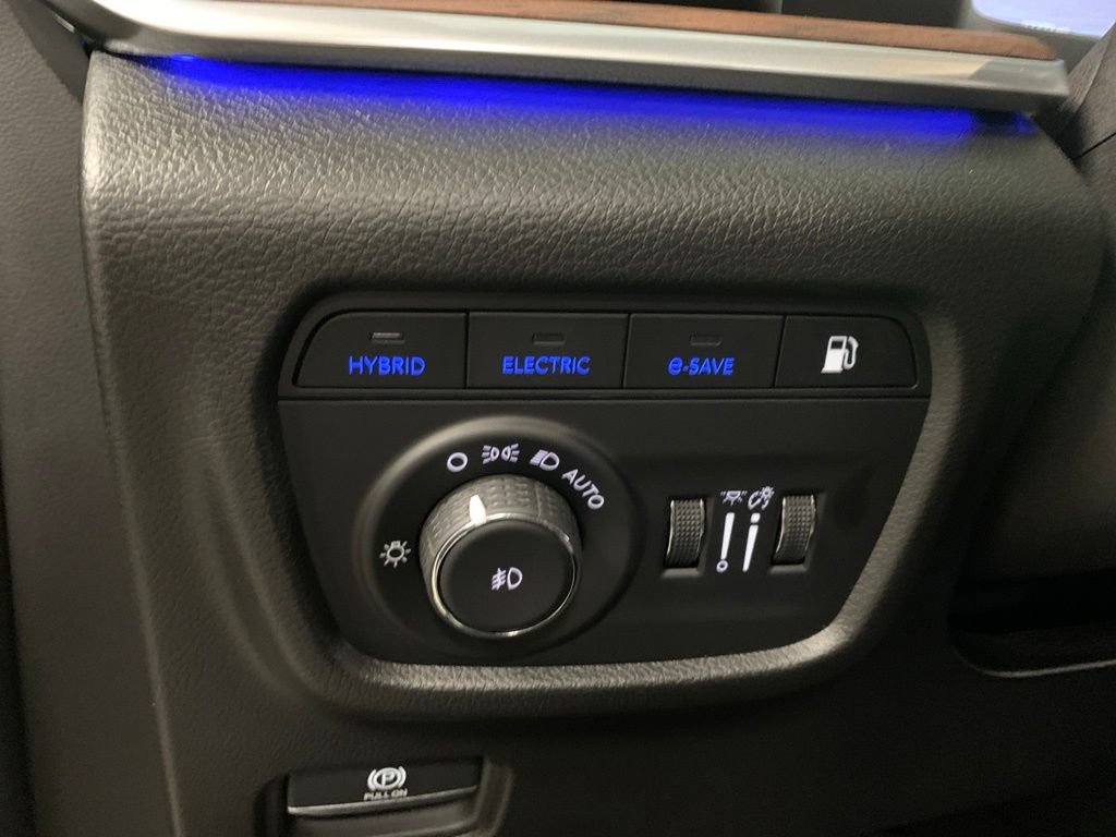 Certified 2023 Jeep Grand Cherokee Summit w/ Advanced Protech Group IV AWD/4WD image 22