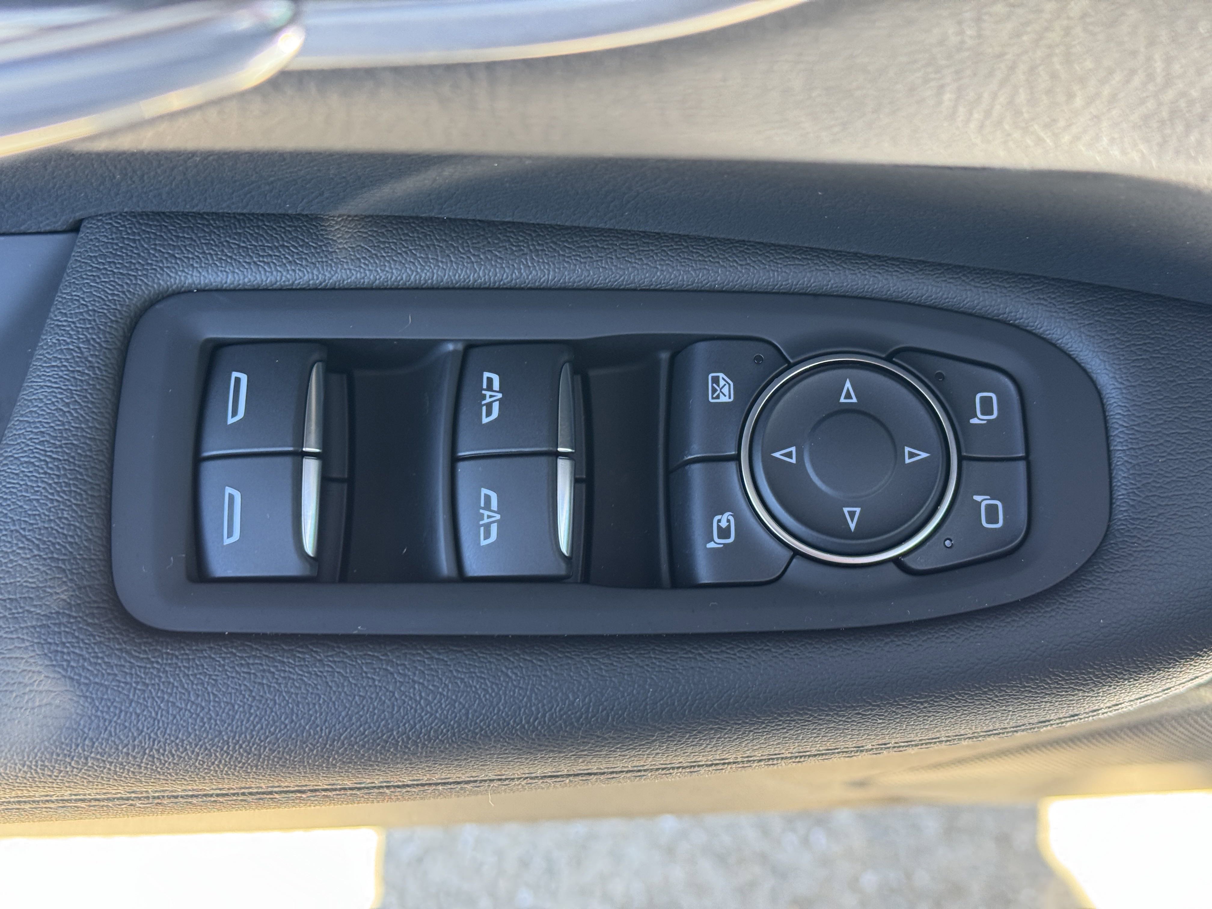 New 2025 Cadillac XT6 Luxury image 19