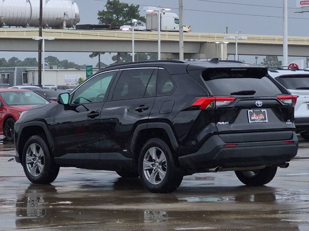 Used 2023 Toyota RAV4 LE AWD/4WD image 4