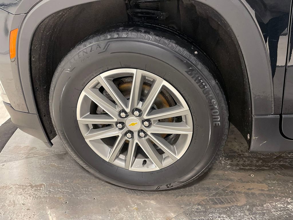 Used 2023 Chevrolet Traverse LT image 44