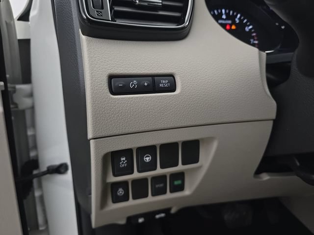 Used 2022 Nissan Rogue Sport SL w/ Premium Package FWD image 38