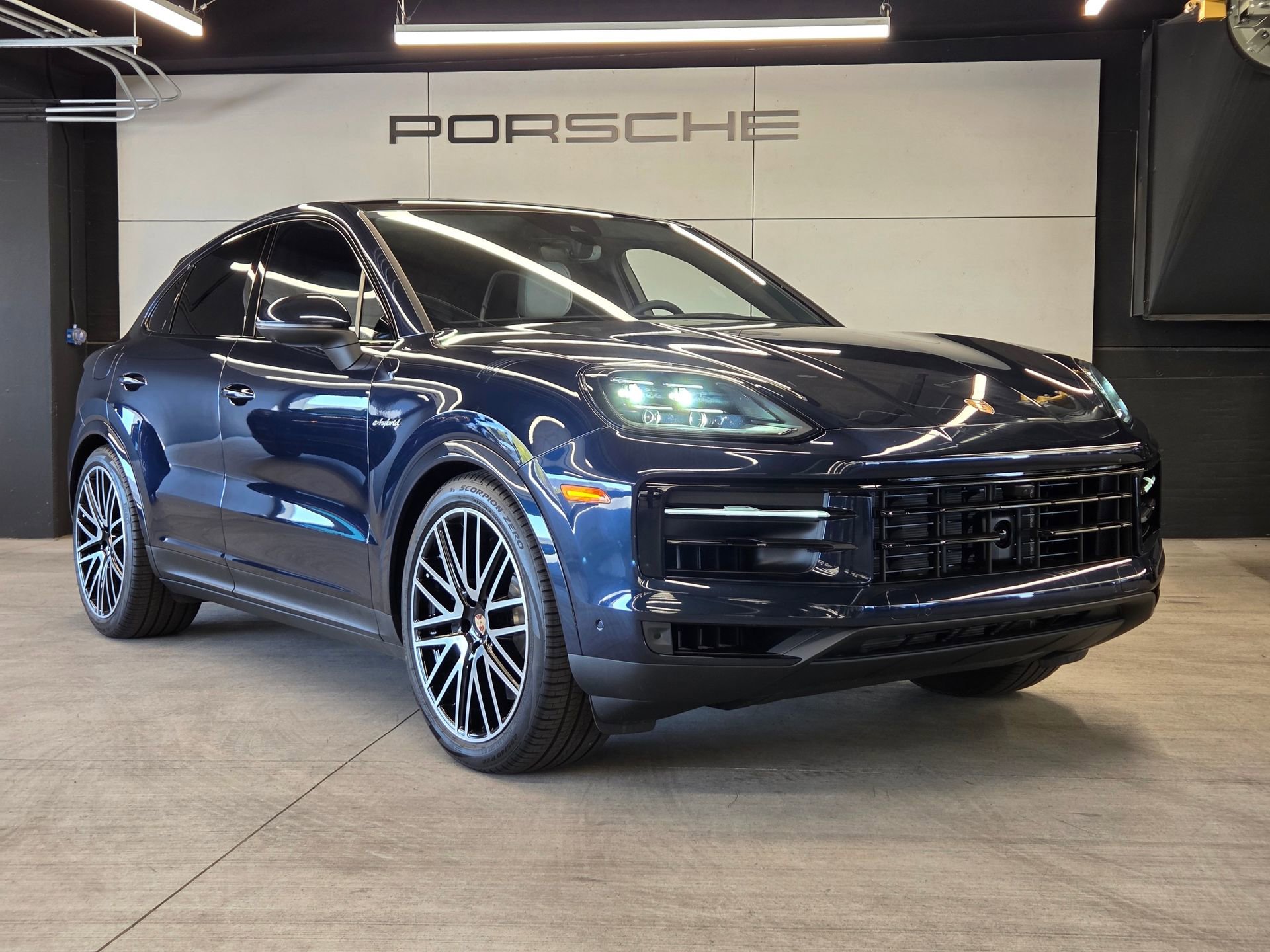 Certified 2026 Porsche Cayenne E-Hybrid Coupe AWD/4WD image 27