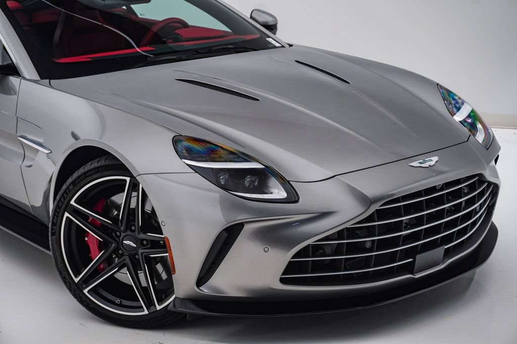 Used 2025 Aston Martin V8 Vantage Roadster RWD image 4