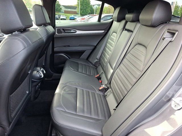 Used 2022 Alfa Romeo Stelvio Veloce AWD/4WD image 13