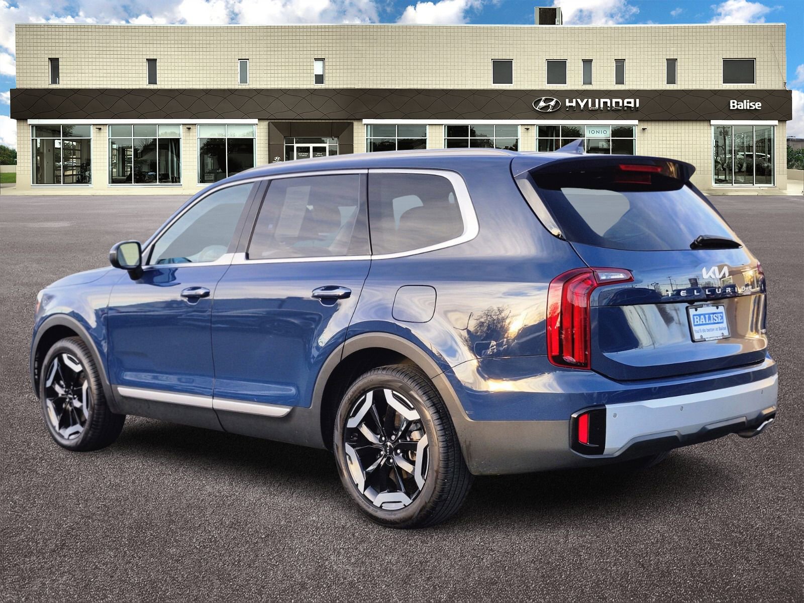 Used 2024 Kia Telluride S w/ S Sunroof Package image 5