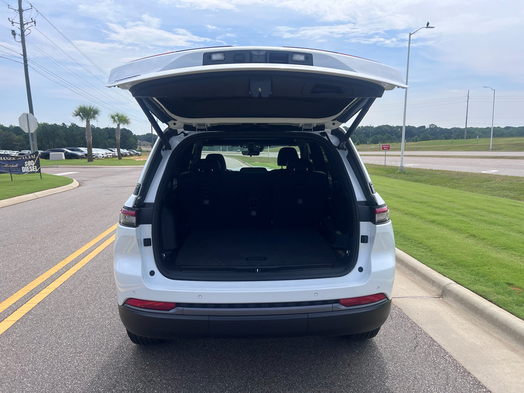New 2026 Jeep Grand Cherokee Altitude AWD/4WD image 7
