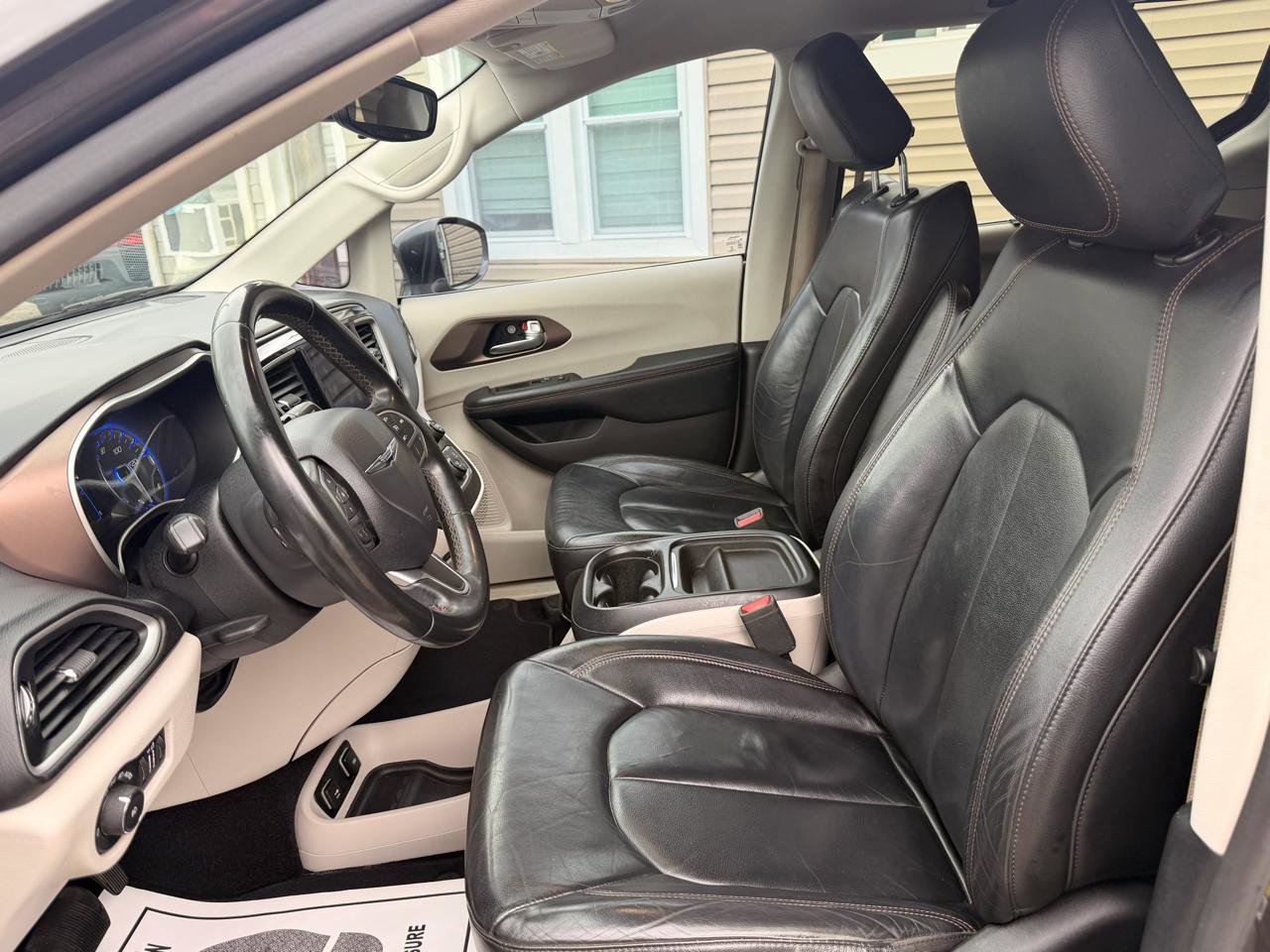 Used 2017 Chrysler Pacifica Touring-L FWD image 20